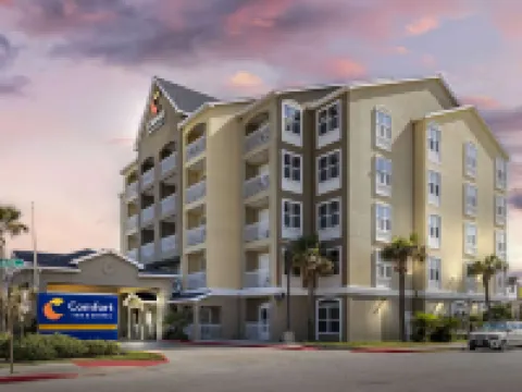 Comfort Inn & Suites Hotels near Moody Mansion