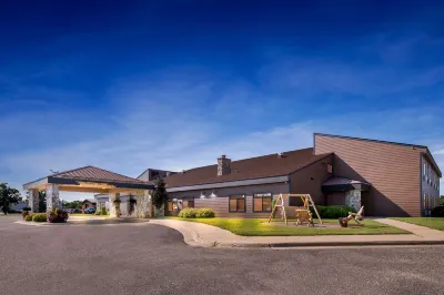 Heartland Inn  Suites, SureStay Collection by Best Western Отели в г. Парк-Рапидс