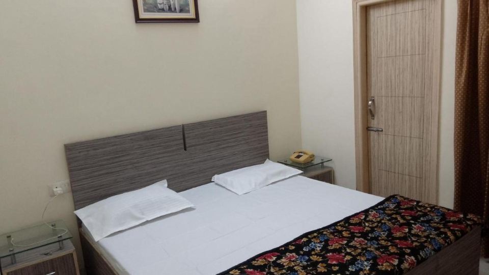 Goroomgo Royal Elite Inn Jalandhar