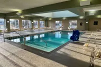 La Quinta Inn & Suites by Wyndham Bannockburn-Deerfield - Pools