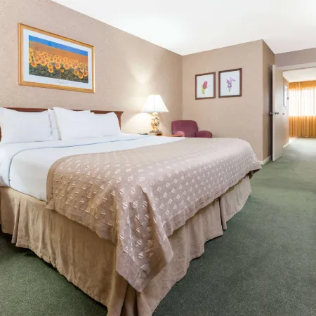 Ramada by Wyndham Topeka Downtown Hotel & Convention Center