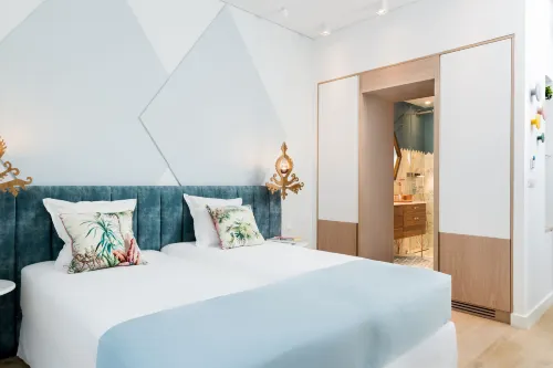 NYX Chic Manor Hotel