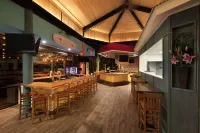 Surfbreak Virginia Beach Oceanfront, Ascend Hotel Collection - بار