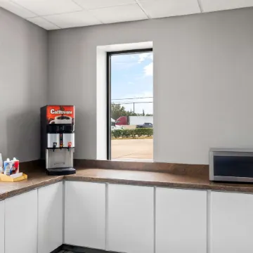 Econo Lodge Inn & Suites Channelview - Houston East