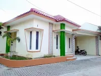 Seluruh Bangunan Rumah Karyakita Homestay Magelang Hoteller i Pabelan