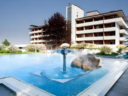 Hotel Terme Millepini Отели рядом с достопримечательностью «Metropole Minigolf»