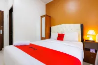 RedDoorz Syariah Near Transmart Lampung Hotels in Way Halim Permai