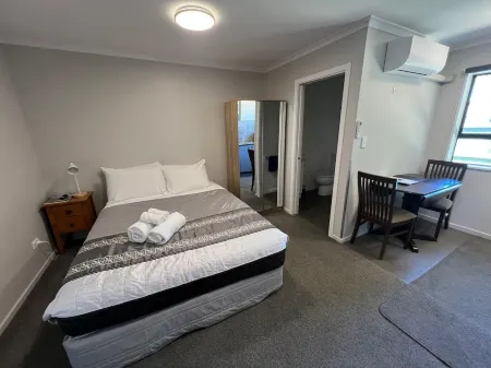 Academy Lodge Motel Отели в г. Ашбертон