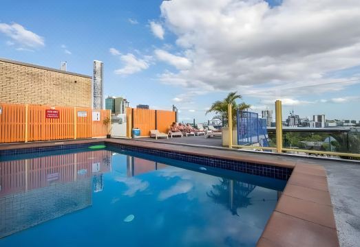 2. 시티 백패커스 ..