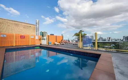 City Backpackers HQ Отели рядом с достопримечательностью «Castlemaine Perkins Brewery»