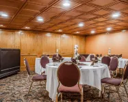 Quality Hotel & Suites at the Falls - breakfast