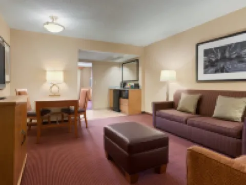 Embassy Suites by Hilton Kansas City International Airport Hotels near QuikTrip