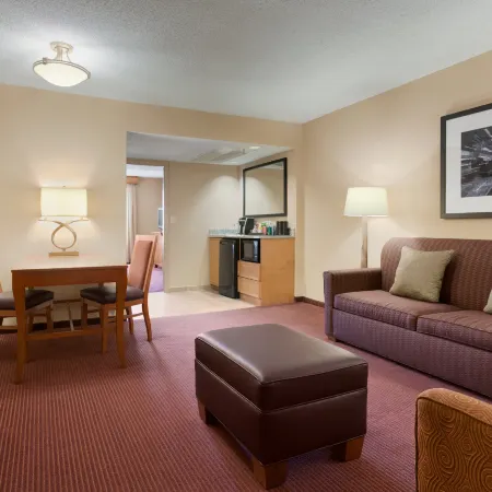 Embassy Suites by Hilton Kansas City International Airport