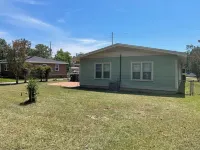 Coastal Comfort! Charming 3 bedroom, near beach and downtown Pensacola Hotels in Warrington