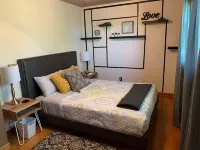 Newly furnished 4 Bed, 2 bath, home in quiet neighborhood Hotels near Roam'n Around