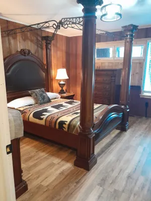 Cozy & Spacious Lake George "Lazy Bear Lodge II"
