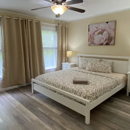 Luxury Pocono Home•Private Heated Pool•Hot Tub•10Min to Camelback Resort