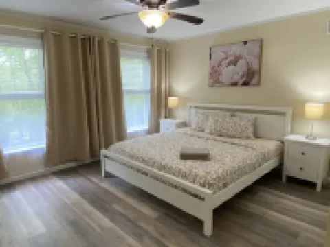 Private heated pool. Camel beach. 6 bdr Secluded Villa in the heart of Pocono