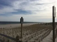 THIRD FROM THE BEACH - OCEAN & BAY VIEWS FROM THE ROOFTOP; SUNRISES & SUNSETS Hotels in Ship Bottom