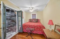 Cottage on Spring B! The BEST location in town! Entire bottom floor is yours! - 4-Star