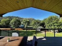 Spectacle Lake Waterfront Retreat Chalet