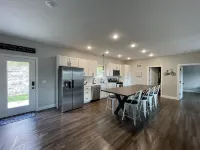 Historic Downtown Hermann Getaway-Walk to Wineries, Shops and Restaurants!