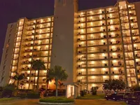Beachfront Condo - Stunning Ocean Views!  Steps to the Waves. Hotel a 