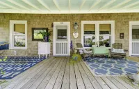 Best Porch in Swansboro! 1 Block to Front Street. Dog friendly.
