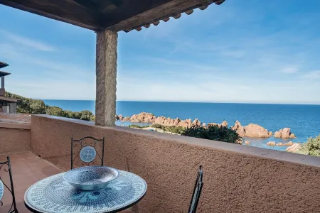Fabulous apartament with terrace by the sea Отели в г. Costa Paradiso