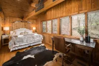Blue Ridge Cabin with Modern Farmhouse Decor on Private Stream