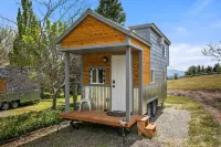 Cozy Tiny House! Small But Mighty ~ Comfy & Gorgeous Location 티로미크 팔스 주변 호텔