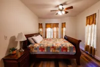 Atv-snowmobile Trail, Close to Marquette, Parking, 9 bedrooms, sleeps 18 People.