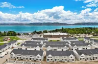 Paradise Townhome Retreat Two 3Br Plus 2 Half BA  Boat PK 1 Block to Marina - 4-Star