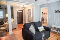 Cozy Adams St Cottage! Short walk to square! Hotels in Covington