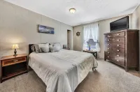 Waterfront home with 3 bedrooms and free parking