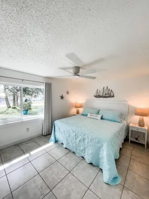 Walk to Historic Downtown, 6 Minute Drive to Beach, Amphitheater 5 Minute Drive