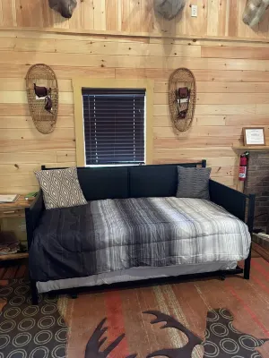 Adirondack Style Lodge - Minutes from Keuka Lake, Wineries. Very Private.