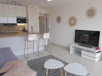 Studio, Lumineux et Doux Face à la Mer. Wifi et Parking Privé