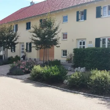 On the Allgäu Cycle Path, Quiet Apartment, with Bicycle Garage Отели рядом с достопримечательностью «Станция Memmingen »