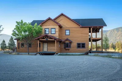 New 7500 sf, 5Br/7BA/Basement Within Walking Distance to the Clark Fork River. Hotels in der Nähe von Thompson Falls High Bridge