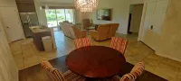 New Modern Vacation Home on a Budget! Smart TV Only. No Cable Hoteles en Lehigh Acres