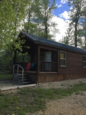Cozy Creekside Cabin