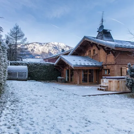 Luxurious Chalet | Hot Tub & Sauna | Mont Blanc Massif Views | Sleeps 10