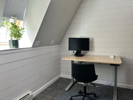 Expansive Retreat - All-Season Contemporary Farmhouse  [Lakes & Mountains] Отели в г. Гаррисон