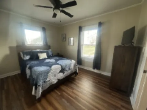 Experience Charlotte! Close to CLT Airport, White Water Center and More! 貝爾蒙特酒店