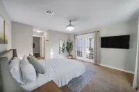 Expo Square 2 block walk, 10 min drive to Down town + Game room 鄰近Tandy School of Computer Science的酒店