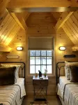 Walk to Wedding Venues, Shops, Dining, Hiking, Movies, Ice Cream & Dog Friendly.
