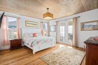 Beachfront Property in Ocean Springs, Overlooking the Gulf of Mexico. Sleeps 14 - Beach