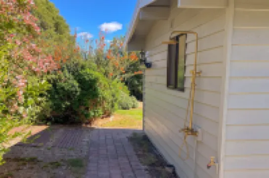 HEXAGON BEACH HOUSE - Great views of the Bay of Fires