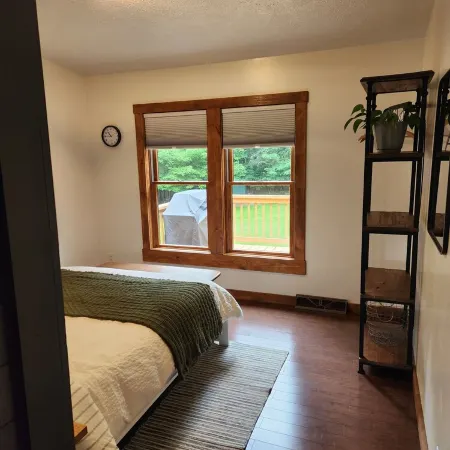 Cozy Cabin with Hot Tub, Fire Pit, Game Room -Near Deep Creek Lake